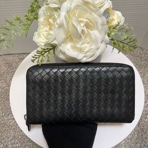 Authentic Bottega Veneta Navy Black Leather Zip Around Wallet